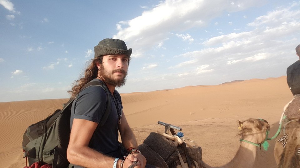 Με σύνθημα «η ζωή είναι μικρή» ένας 23χρονος γυρίζει τον κόσμο και πίνει τσάι [εικόνες]  | iefimerida.gr 1