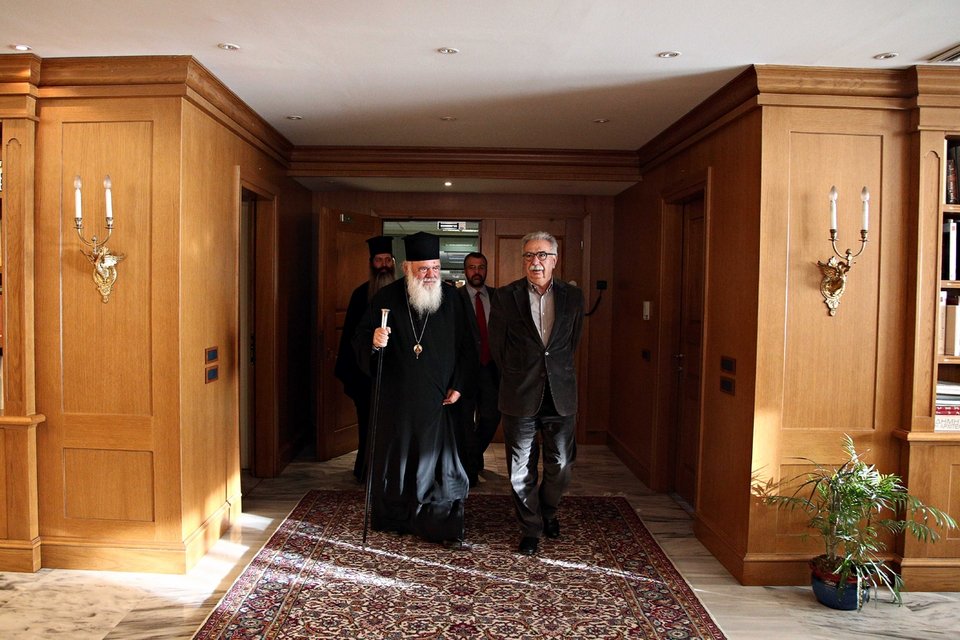 Γαβρόγλου: Κανένα ίχνος παρεξηγήσεων με τον Αρχιεπίσκοπο [εικόνες]  | iefimerida.gr 0