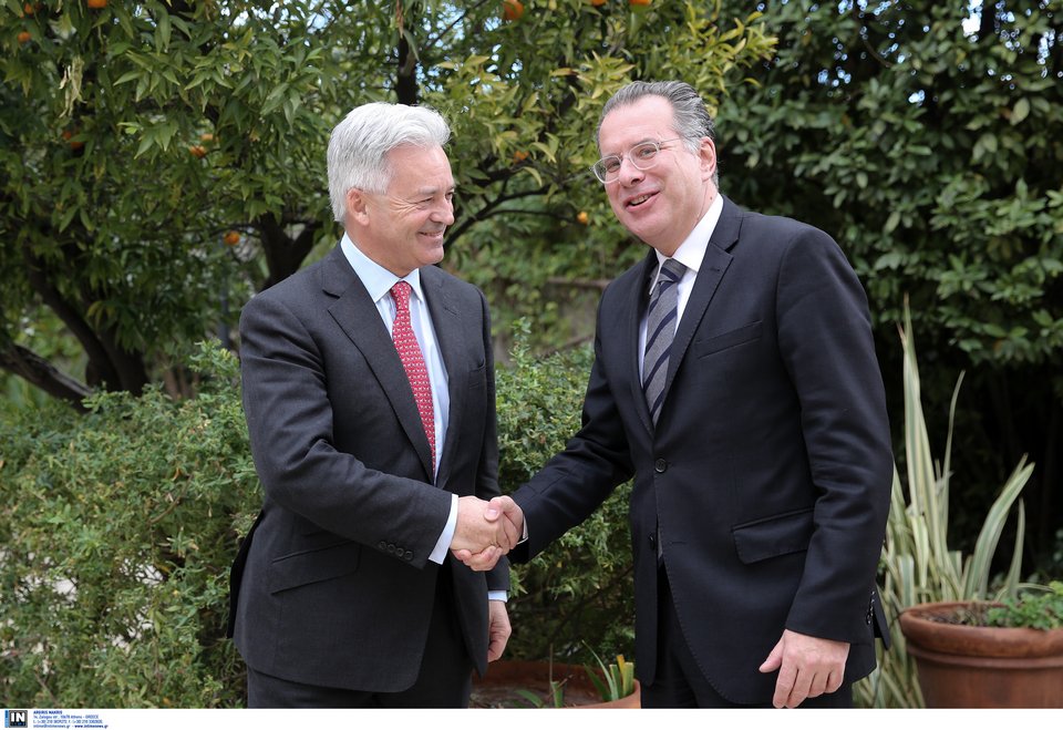 Τετ α τετ Κουμουτσάκου με τον Βρετανό υπουργό Επικρατείας -Για το Κυπριακό [εικόνες] | iefimerida.gr 2