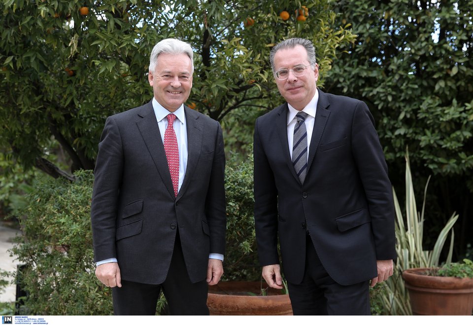 Τετ α τετ Κουμουτσάκου με τον Βρετανό υπουργό Επικρατείας -Για το Κυπριακό [εικόνες] | iefimerida.gr 1