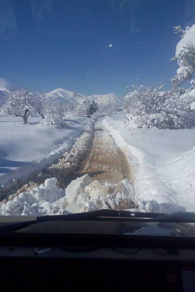 Δεν τα σταματάει ο παγετός -Τα εκχιονιστικά οχήματα της Πολεμικής Αεροπορίας άνοιξαν τους δρόμους σε Αχαρνές και Λασίθι [εικόνες & βίντεο] | iefimerida.gr 2