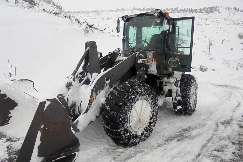 Δεν τα σταματάει ο παγετός -Τα εκχιονιστικά οχήματα της Πολεμικής Αεροπορίας άνοιξαν τους δρόμους σε Αχαρνές και Λασίθι [εικόνες & βίντεο] | iefimerida.gr 4