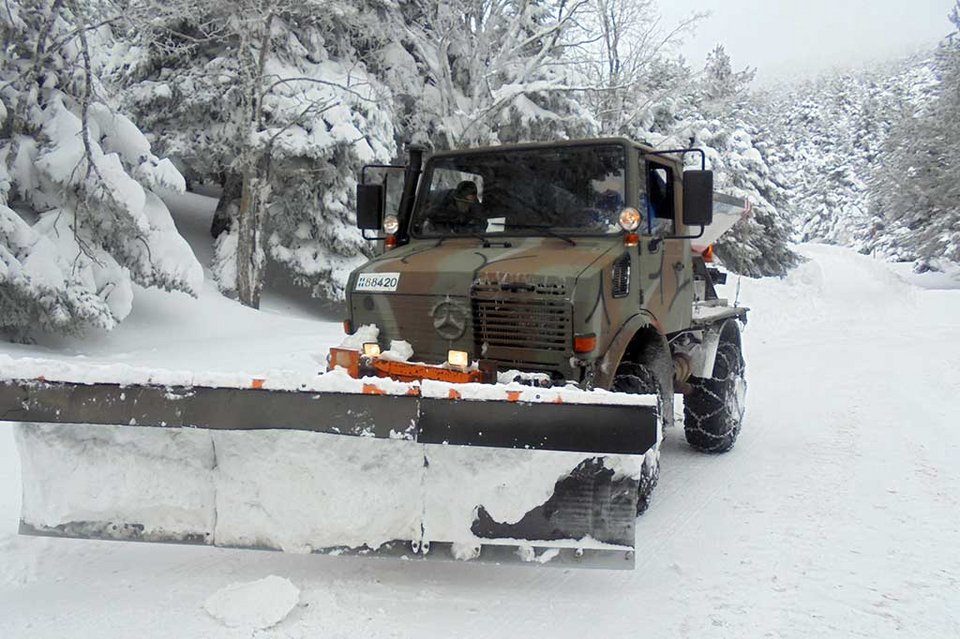 Δεν τα σταματάει ο παγετός -Τα εκχιονιστικά οχήματα της Πολεμικής Αεροπορίας άνοιξαν τους δρόμους σε Αχαρνές και Λασίθι [εικόνες & βίντεο] | iefimerida.gr 5
