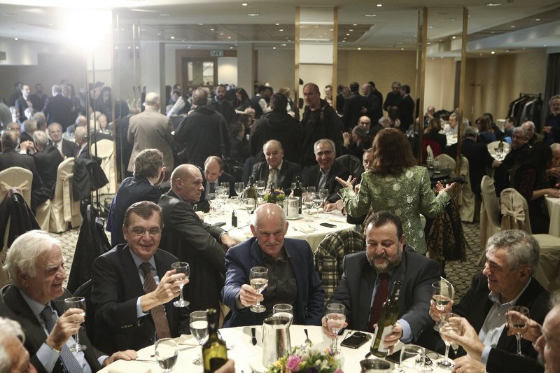 Ολες οι φυλές του ΠΑΣΟΚ στο τραπέζι της Φώφης -Ποιοι πρώην πήγαν στο γεύμα στο Κάραβελ [εικόνες] | iefimerida.gr 22