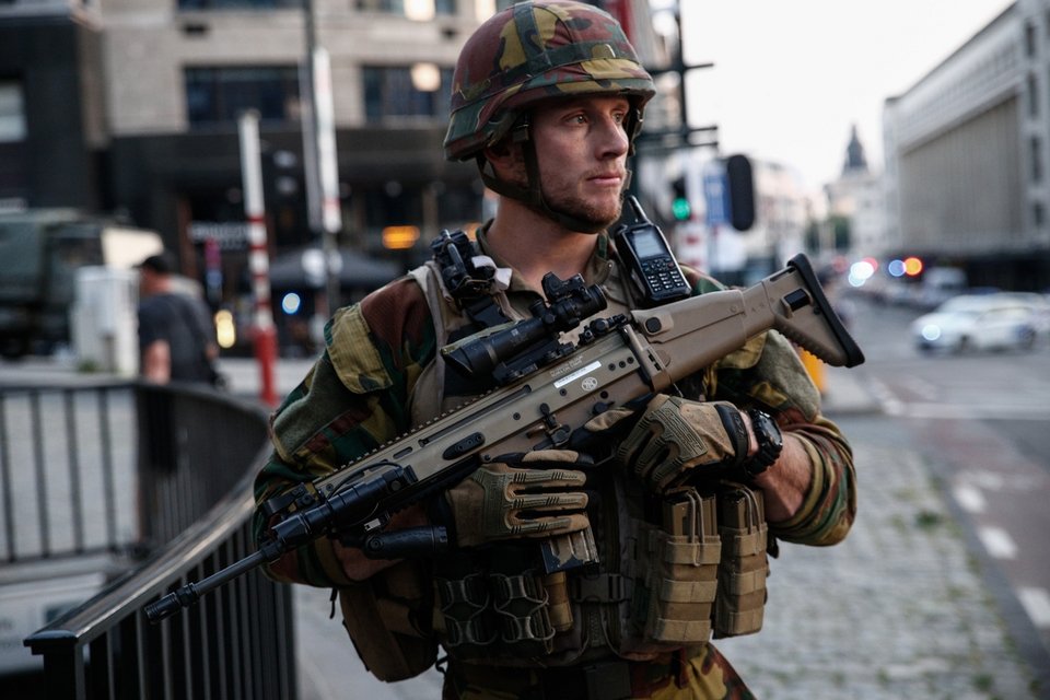 Βρυξέλλες: Εξουδετερώθηκε καμικάζι πριν ενεργοποιήσει τα εκρηκτικά [εικόνες & βίντεο] | iefimerida.gr 2