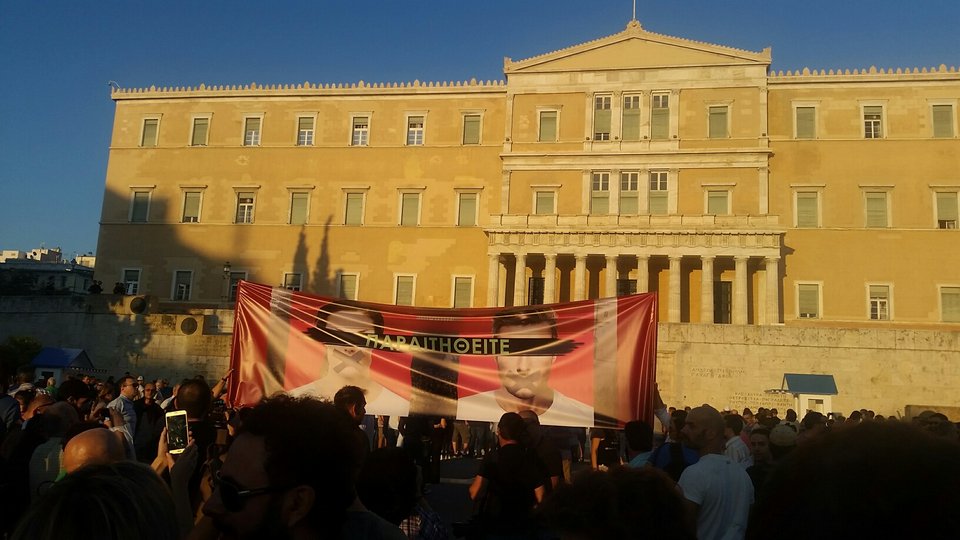 Στο Σύνταγμα οι «Παραιτηθείτε» διαδήλωσαν κατά της κυβέρνησης: «Φύγετε, μας εξαπατήσατε» [εικόνες] | iefimerida.gr 17