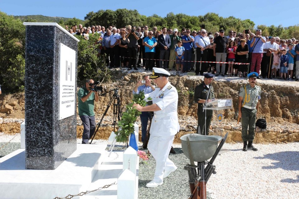 Μνημείο για τους αξιωματικούς της αεροπορίας που έπεσαν με το ελικόπτερο στο Σαραντάπορο [εικόνες] | iefimerida.gr 7