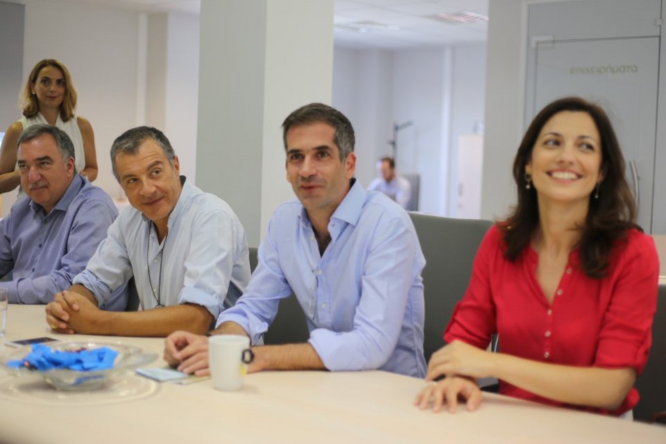 Η περιοδεία του Σταύρου Θεοδωράκη στη Στερεά Ελλάδα- Τι είπε για τον νέο φορέα στο Κέντρο [εικόνες] | iefimerida.gr 4