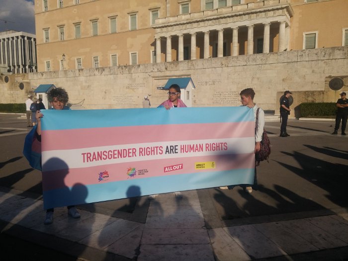 Βίντεο από τη διαμαρτυρία των διεμφυλικών στο Σύνταγμα -H επανεμφάνιση της... Ελένης Λουκά [εικόνες] | iefimerida.gr 0