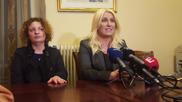 Ξέσπασε η μητέρα της Δώρας -«Εβγαλαν τον φονιά και σκότωσαν το παιδί μου» [εικόνες & βίντεο] | iefimerida.gr 0