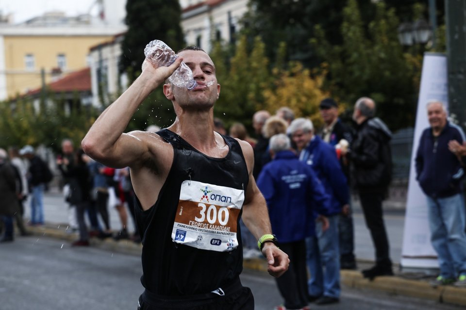 Ο 35ος Μαραθώνιος της Αθήνας μέσα από τον φωτογραφικό φακό -«Γιορτή»με 50.000 δρομείς [εικόνες]  | iefimerida.gr 1