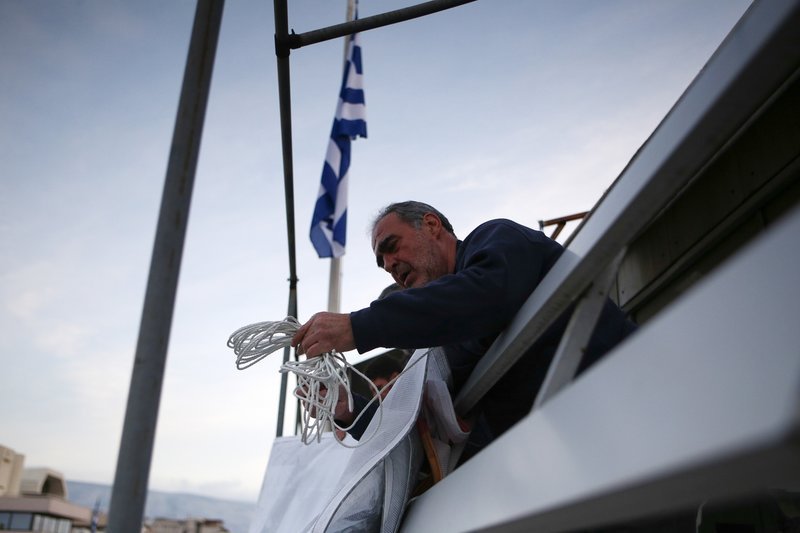 «Ντου» του ΠΑΜΕ με λοστάρια στο υπουργείο Εργασίας [εικόνες] | iefimerida.gr 10