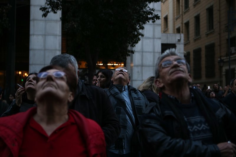 «Ντου» του ΠΑΜΕ με λοστάρια στο υπουργείο Εργασίας [εικόνες] | iefimerida.gr 6