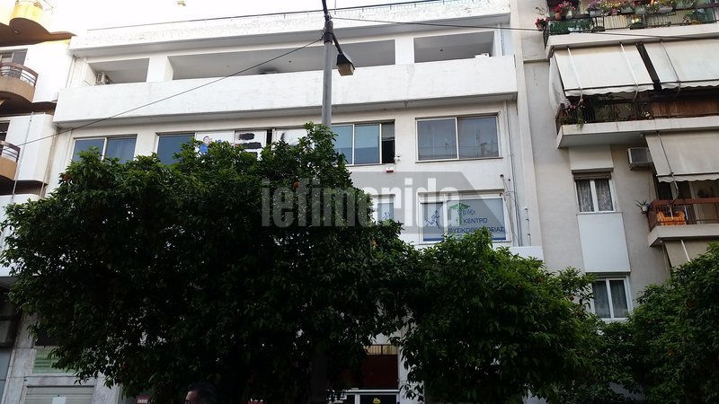 Πυροβόλησαν δικαστικό επιμελητή στα γραφεία της εφημερίδας «Μακελειό» -Ο Στέφανος Χίος φέρεται ως δράστης [εικόνες] | iefimerida.gr 1