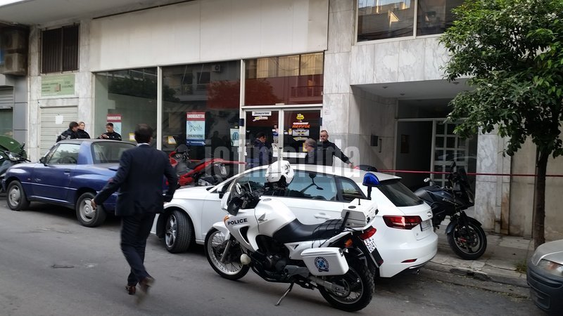 Πυροβόλησαν δικαστικό επιμελητή στα γραφεία της εφημερίδας «Μακελειό» -Ο Στέφανος Χίος φέρεται ως δράστης [εικόνες] | iefimerida.gr 0