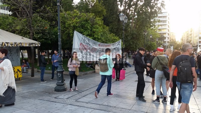 Συγκέντρωση διαμαρτυρίας στο Σύνταγμα για τους νεκρούς πρόσφυγες στο Αγαθονήσι [εικόνες] | iefimerida.gr 3