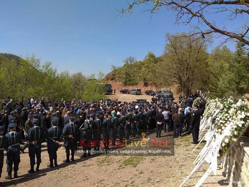 Αθάνατος φώναζαν αποχαιρετώντας τον ήρωα σμηναγό -Το τελευταίο αντίο [εικόνες & βίντεο] | iefimerida.gr 7