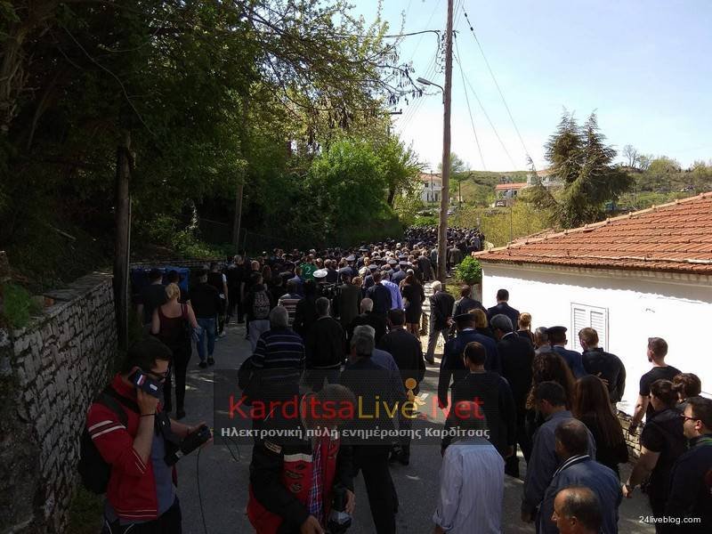 Αθάνατος φώναζαν αποχαιρετώντας τον ήρωα σμηναγό -Το τελευταίο αντίο [εικόνες & βίντεο] | iefimerida.gr 12