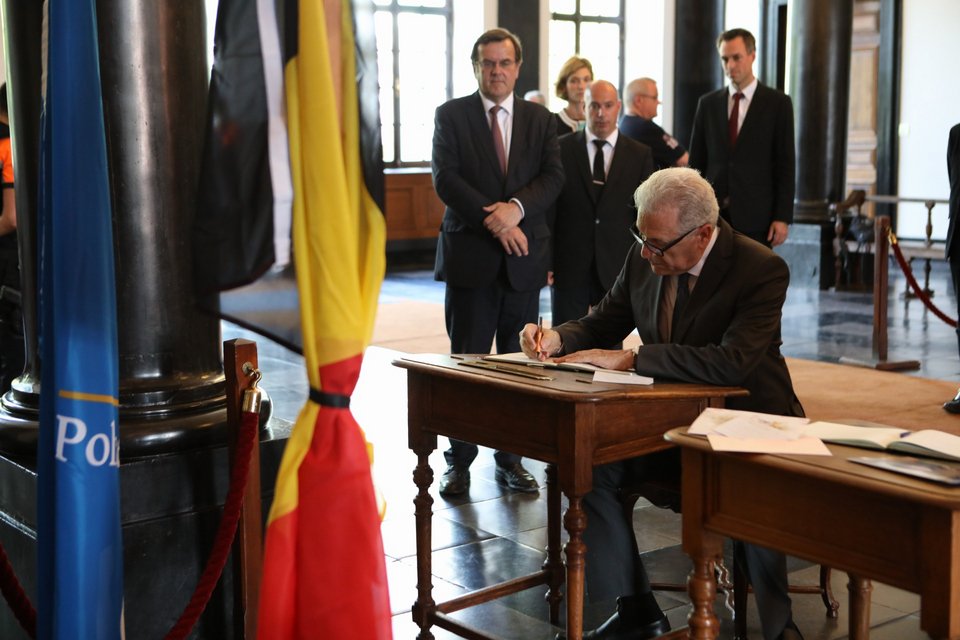 Στη Λιέγη ο Αβραμόπουλος -Τίμησε τα θύματα της επίθεσης της 29ης Μαΐου [εικόνες] | iefimerida.gr 2