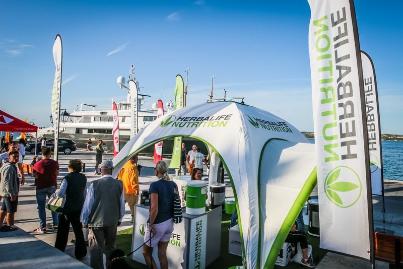 Δυναμικό παρών από την HERBALIFE NUTRITION