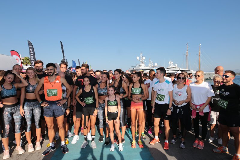 Και οι παίκτες του Survivor στο 8o mini Spetses Marathon.