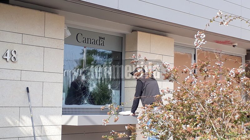 Η αστυνομία προχώρησε στην προσαγωγή ενός ατόμου, που στη συνέχεια όμως αφέθηκε ελεύθερο.