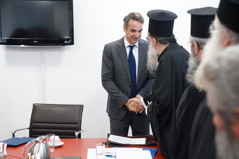Ο πρόεδρος της ΝΔ υποδέχεται τους εκπροσώπος της Εκκλησίας Κρήτης -Φωτογραφία: Γρ, Τύπου ΝΔ