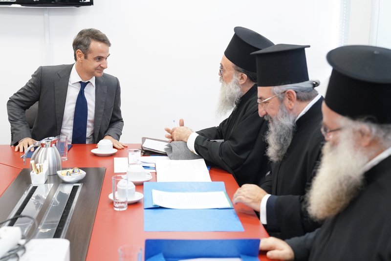 «Κατανοώ την αγανάκτησή σας για τη συμφωνία Τσίπρα-Ιερώνυμου» είπε ο Κ. Μητσοτάκης στους ιερείς