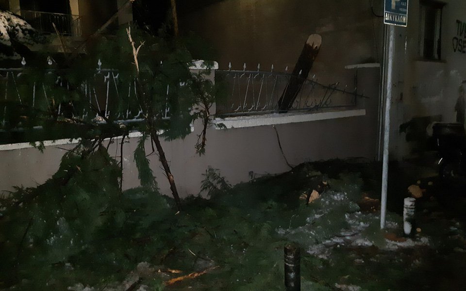 Η κακοκαιρία Φοίβος έφερε προβλήματα  -Πλημμύρες, διακοπές ρεύματος, λάσπη [εικόνες & βίντεο] | iefimerida.gr 3