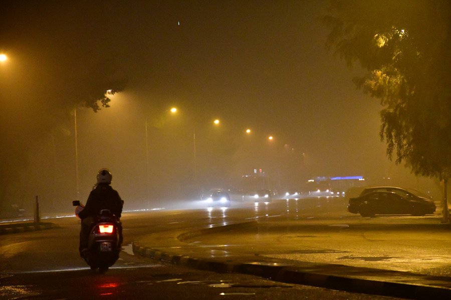 Την κατάσταση επιδεινώνει και η λειτουργία των πυρηνελαιουργείων που λειτουργούν στην περιοχή -Φωτογραφία: ΑΠΕ-ΜΠΕ/ΜΠΟΥΓΙΩΤΗΣ ΕΥΑΓΓΕΛΟΣ