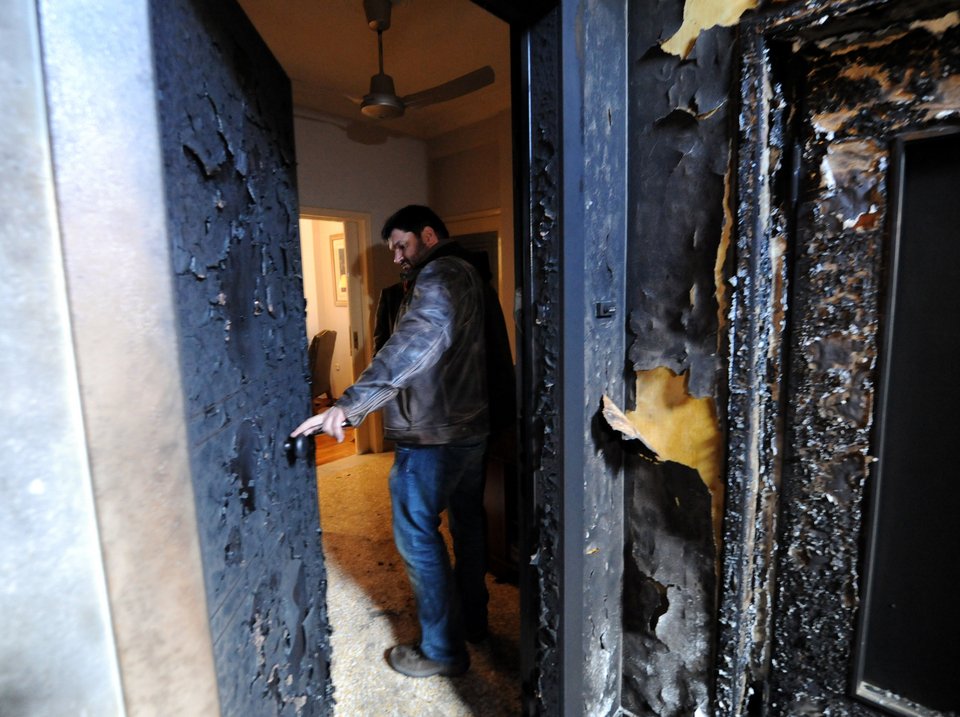 Εκρηξη εμπρηστικού μηχανισμού στο γραφείο του Φαήλου Κρανιδιώτη -Ηταν εκεί την ώρα της επίθεσης [εικόνες] | iefimerida.gr 1