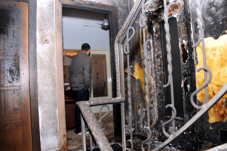 Εκρηξη εμπρηστικού μηχανισμού στο γραφείο του Φαήλου Κρανιδιώτη -Ηταν εκεί την ώρα της επίθεσης [εικόνες] | iefimerida.gr 0