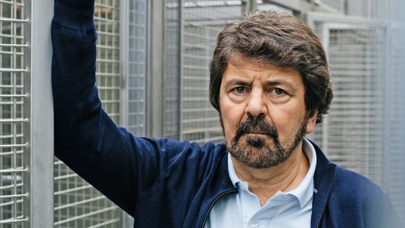 Ο ο Νίκος Λογοθέτης υπήρξε στη δεκαετία του '70, μαζί με τον Βλάση Μπονάτσο και άλλους, ένα από τα ιδρυτικά μέλη του ελληνικού ροκ συγκροτήματος «Πελόμα Μποκιού»