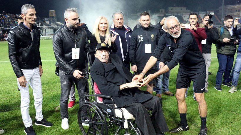 Λύγισαν οι πάντες: Συγκίνηση στο φιλικό προς τιμήν του σπουδαίου Ευγένιου Γκέραρντ [εικόνες] | iefimerida.gr 6