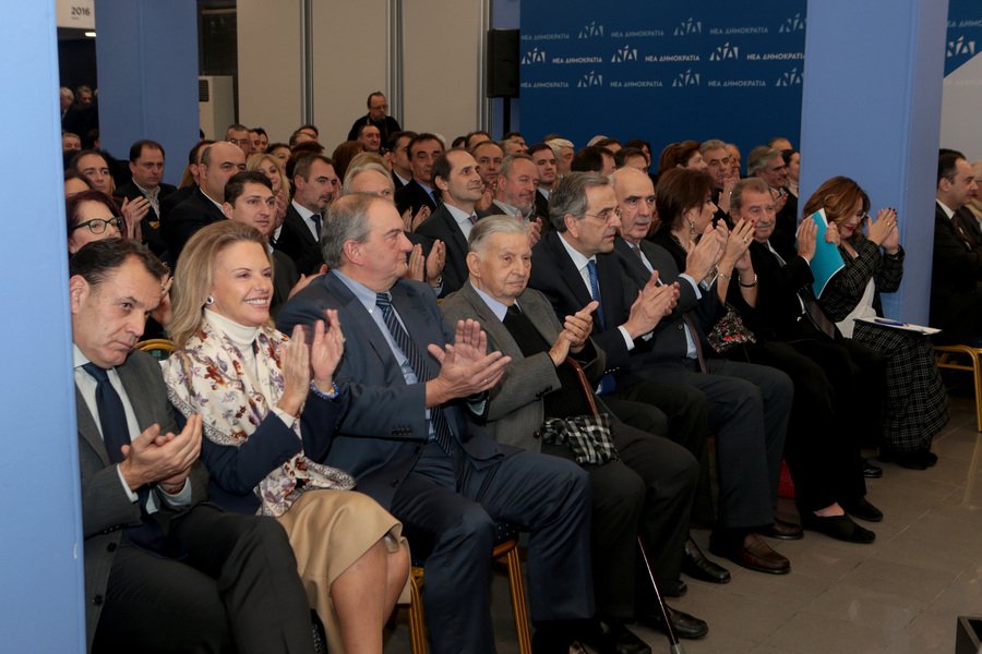 Στην πρώτη γραμμή οι πρώην πρωθυπουργοί Αντώνης Σαμαράς, Κώστας Καραμανλής, ο πρώην πρόεδρος της ΝΔ Ευ. Μεϊμαράκης, το ιστορικό στέλεχος Ι. Βαρβιτσιώτης -Φωτογραφία: ΑΠΕ-ΜΠΕ/Παντελής Σαίτας