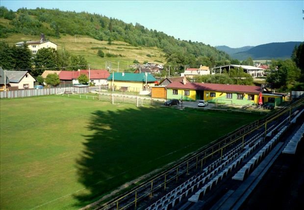 Τρένο... εισέβαλε σε γήπεδο ποδοσφαίρου [εικόνες & βίντεο] | iefimerida.gr 0