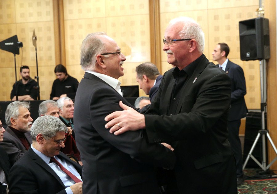 Ο ευρωβουλευτής του ΣΥΡΙΖΑ Δημ. Παπαδημούλης (αριστερά) με τον Ούντο Μπούλμαν -Φωτογραφία: ΑΠΕ-ΜΠΕ/ΟΡΕΣΤΗΣ ΠΑΝΑΓΙΩΤΟΥ