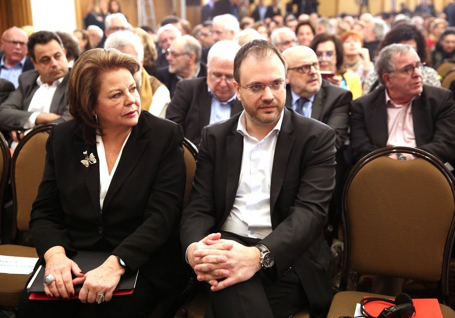 Λούκα Κατσέλη (αριστερά) και ο πρόεδρος της ΔΗΜΑΡ Θανάσης Θεοχαρόπουλος -Φωτογραφία: ΑΠΕ-ΜΠΕ/ΟΡΕΣΤΗΣ ΠΑΝΑΓΙΩΤΟΥ
