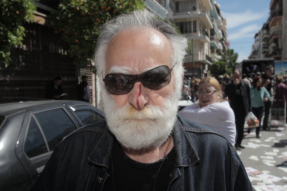 Συνεργάτες της Ρένας Δούρου δέχθηκαν επίθεση, την ώρα που μοίραζαν φυλλάδια σε λαϊκή στον Κολωνό [εικόνες] | iefimerida.gr 1