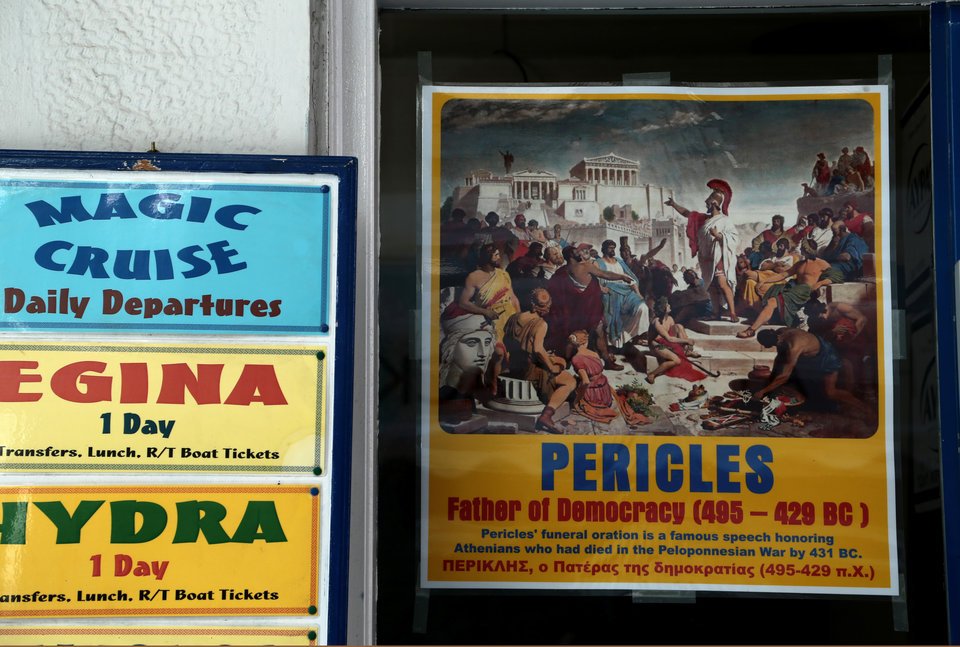 H Aθήνα μέσα από τα μάτια των τουριστών: Αρχαία, σουβλάκια, σανδάλια και Zorbas [εικόνες] | iefimerida.gr 4