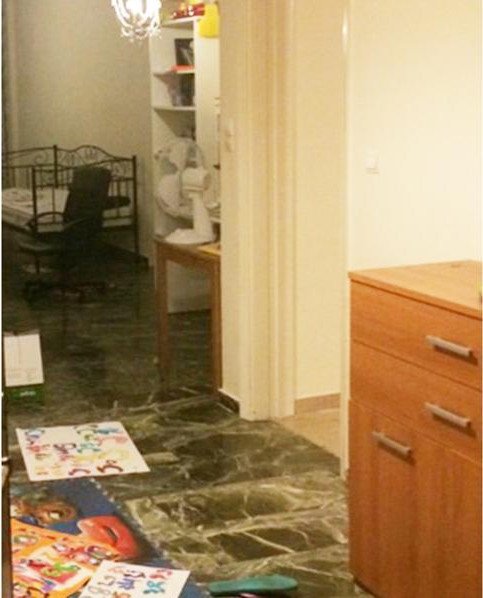 Αυτό είναι το διαμέρισμα όπου έμενε ο Μαζιώτης -Μόνο τα κάδρα άφησε η Ρούπα [εικόνα] | iefimerida.gr 0