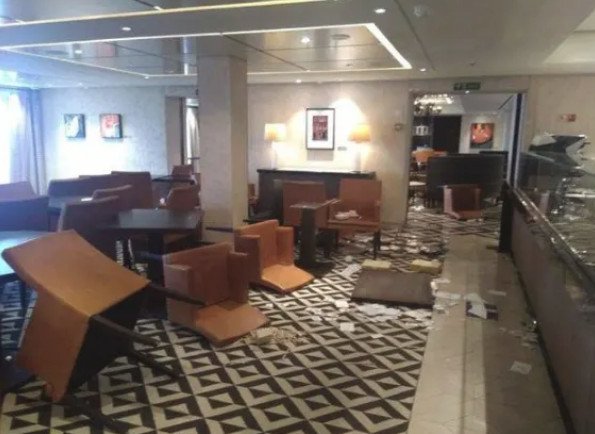 29 εικόνες και βίντεο σοκ που αποδεικνύουν πόσο τρομακτικό ήταν να είσαι για ώρες παγιδευμένος στο ακυβέρνητο Viking Sky | iefimerida.gr 13