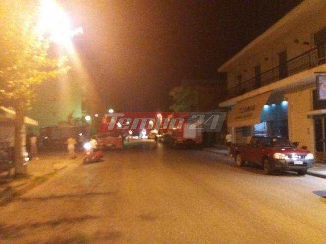 Πανικός στην Πάτρα: 2 αδέρφια ανέβηκαν στα κάγκελα του μπαλκονιού τους και απειλούσαν να αυτοκτονήσουν [εικόνες & βίντεο] | iefimerida.gr 2