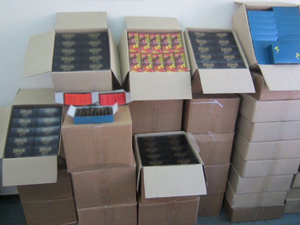 Πάτρα: Συνελήφθη γυναίκα που έκρυβε στην αποθήκη της 74.300 κροτίδες για το Πάσχα [εικόνες] | iefimerida.gr 2