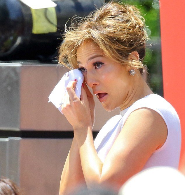 Tα κλάματα έβαλε η Τζένιφερ Λόπεζ όταν της έδωσαν το δικό της «αστέρι» [εικόνες+βίντεο] | iefimerida.gr 1