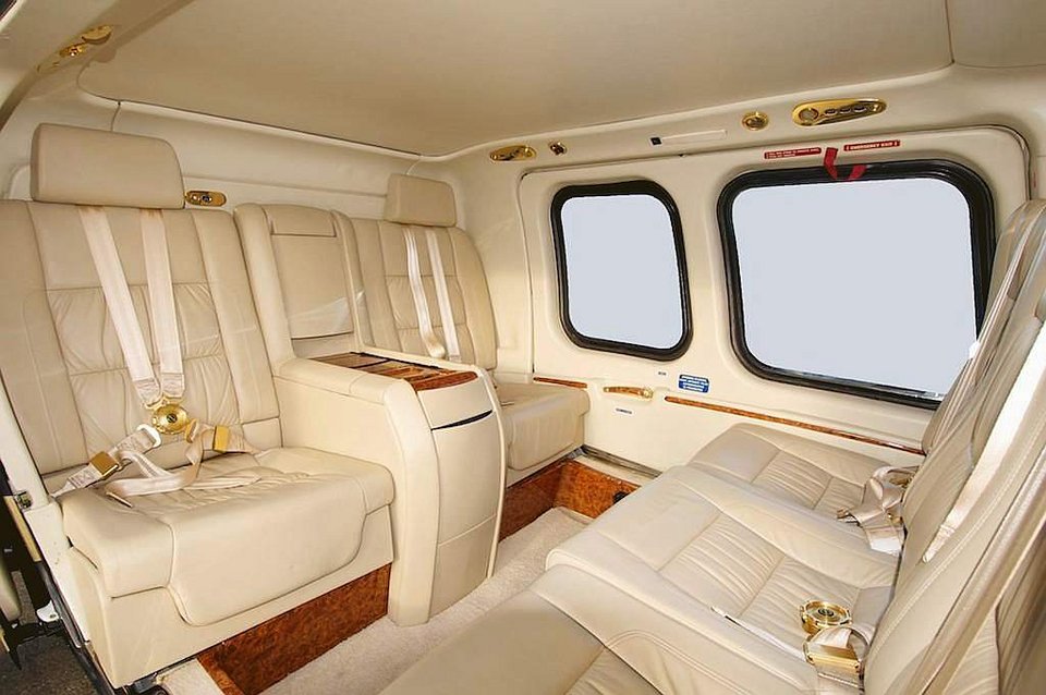 Ενα χλιδάτο ελικόπτερο έκανε δώρο η βασίλισσα Ελισάβετ στον Γουίλιαμ και την Κέιτ! [εικόνες] | iefimerida.gr 0