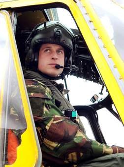 Ενα χλιδάτο ελικόπτερο έκανε δώρο η βασίλισσα Ελισάβετ στον Γουίλιαμ και την Κέιτ! [εικόνες] | iefimerida.gr 3