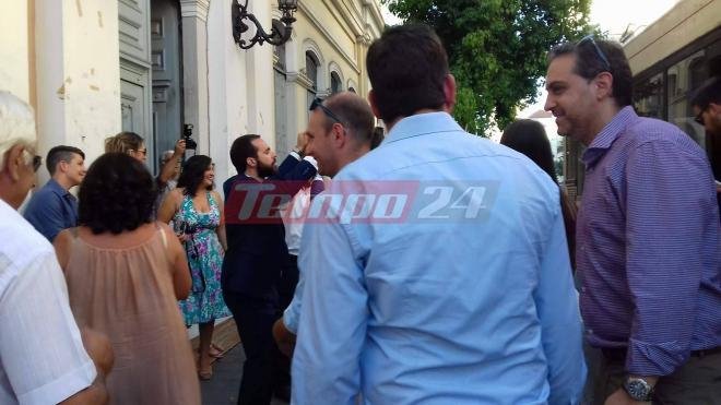 Πάτρα: Πήγαν στο γάμο με αστικό λεωφορείο και κατέβηκαν χορεύοντας! [εικόνες] | iefimerida.gr 0