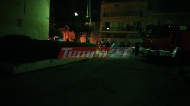 Πανικός στην Πάτρα: 2 αδέρφια ανέβηκαν στα κάγκελα του μπαλκονιού τους και απειλούσαν να αυτοκτονήσουν [εικόνες & βίντεο] | iefimerida.gr 1