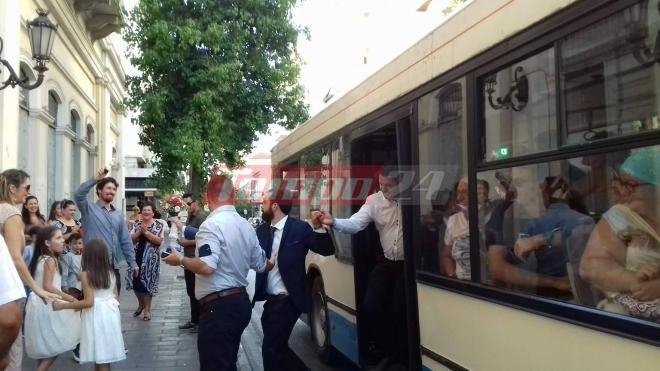 Πάτρα: Πήγαν στο γάμο με αστικό λεωφορείο και κατέβηκαν χορεύοντας! [εικόνες] | iefimerida.gr 3